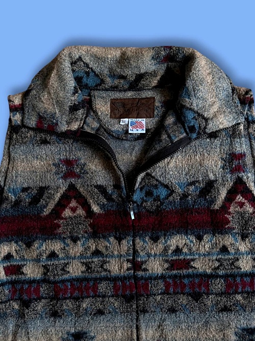 Флис жилетка с узорами 